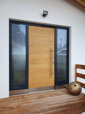 Haustüre Eiche mit Glaselementen an den Seiten