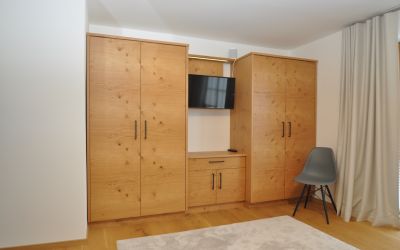Wohnwand Eiche, Wohnwand und Kleiderschrank