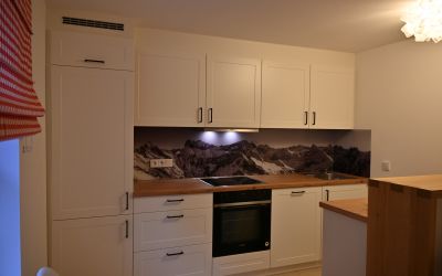 Exklusive Landhausküche Küchenmöbel nach Maß aus Eiche – langlebig, funktional und zeitlos schön