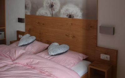 Schlafzimmer Rückwand mit Bild Pusteblume, Eiche Massiv