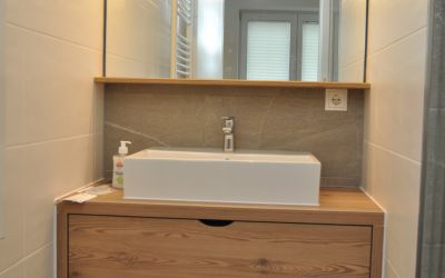 Spiegelschrank, Waschtisch mit Schublade